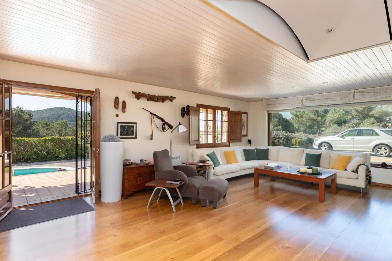 living - Casa de 539 m² en venta en Tamariu - gallery - 6