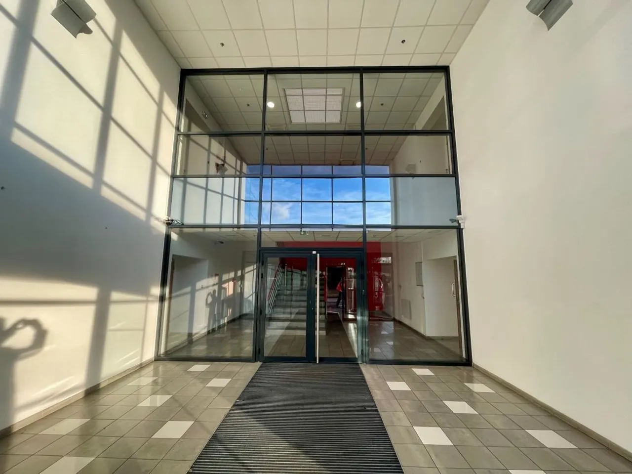 logistics - Logistics Warehouse For Rent - gallery - 4