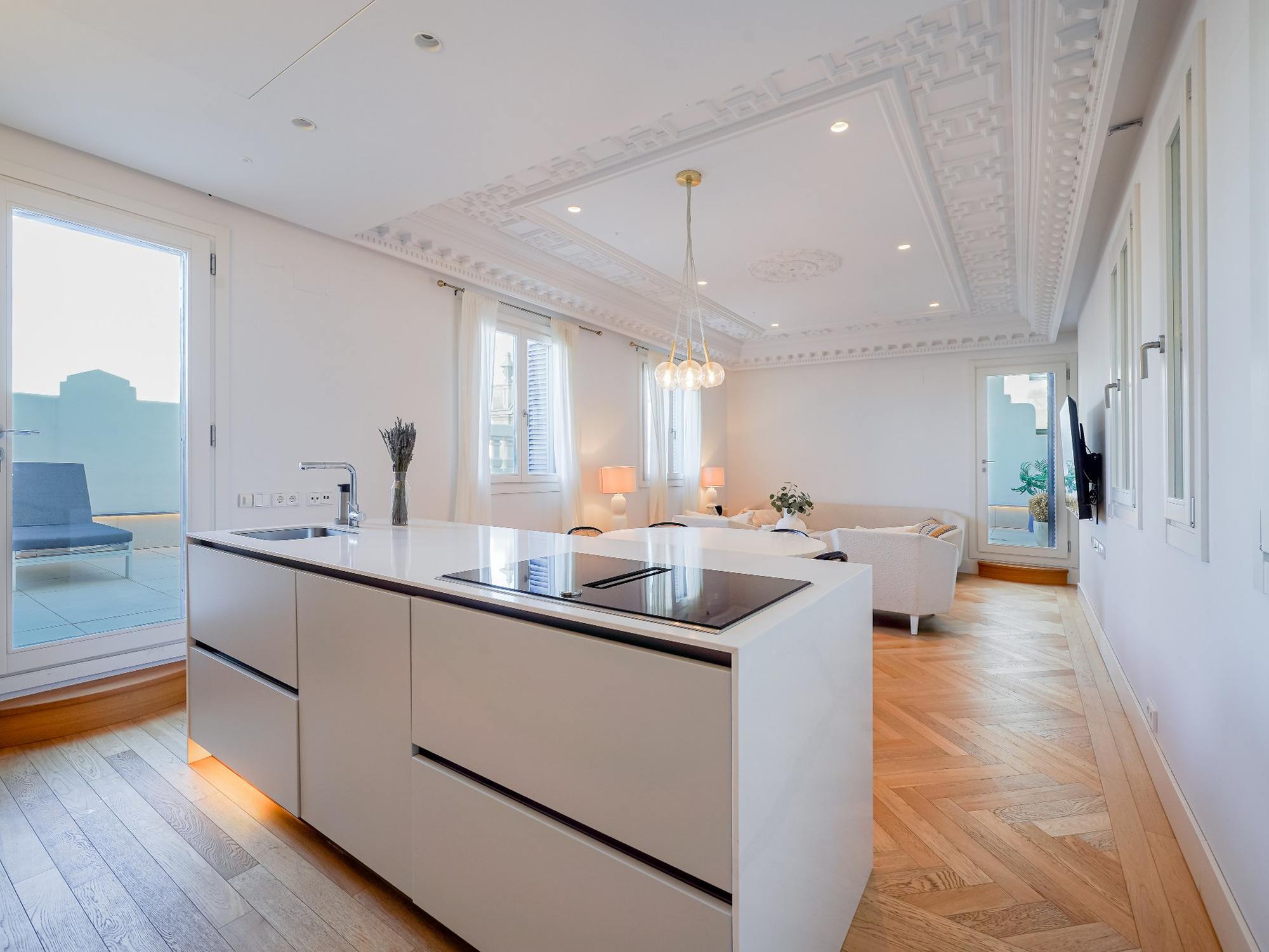 living - Piso de 130m² en alquiler en Malasaña, Madrid - gallery thumbnail - 7