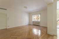 living - Piso de 350m² en alquiler en Almagro, Madrid - gallery thumbnail - 8
