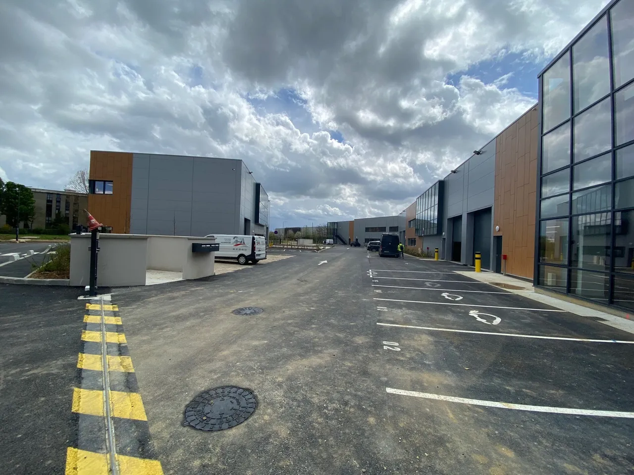 logistics - Light Industrial Premises / Offices For Rent - gallery - 4