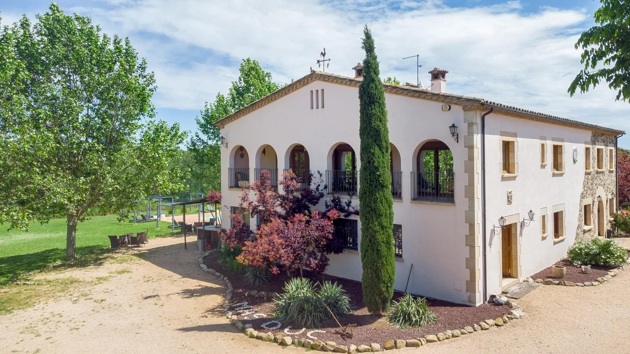 living - 1,028m² hotel with 10,647m² garden for sale in La Selva - gallery - 10