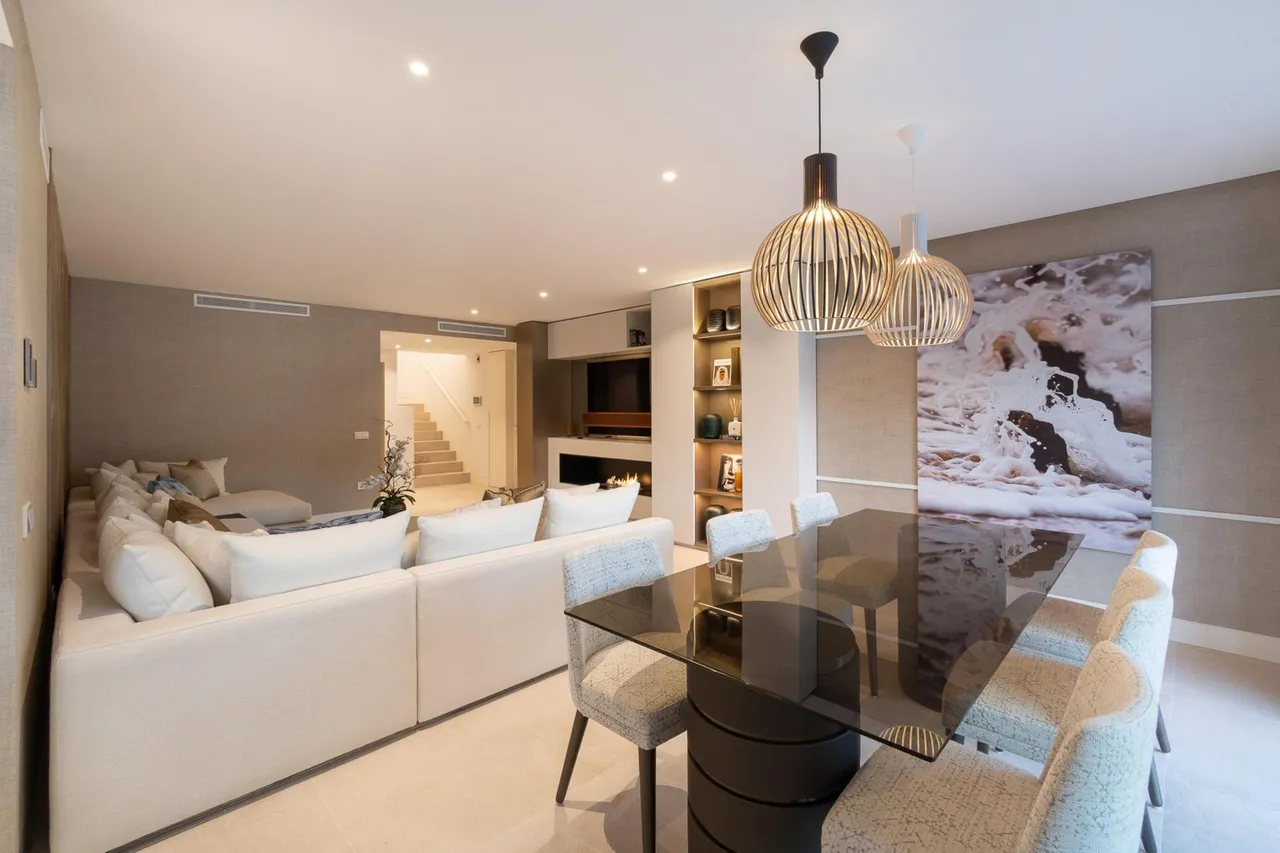living - New phase of six apartments in luxury development on the Golden Mile, set in a landscaped gardens and a short walk to Puente Romano. - gallery - 6