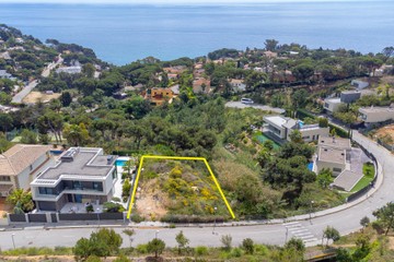living - Parcela de 803m² en venta en Blanes, Costa Brava - featured