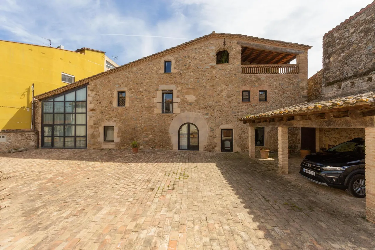 living - Casa / villa de 696m² en venta en El Gironés, Girona - gallery - 2