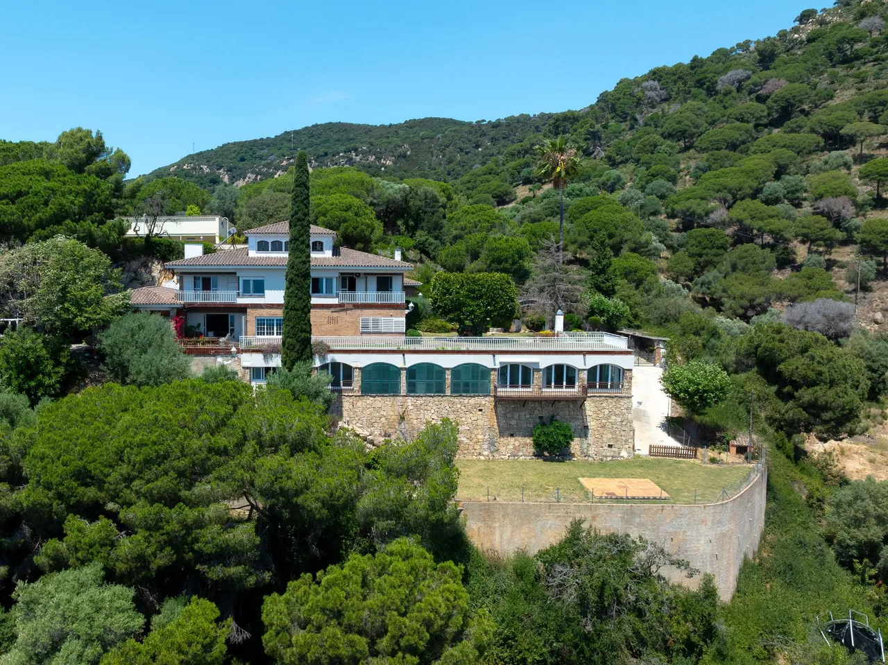 living - 1,744m² house / villa for sale in Cabrera de Mar, Barcelona - gallery - 4