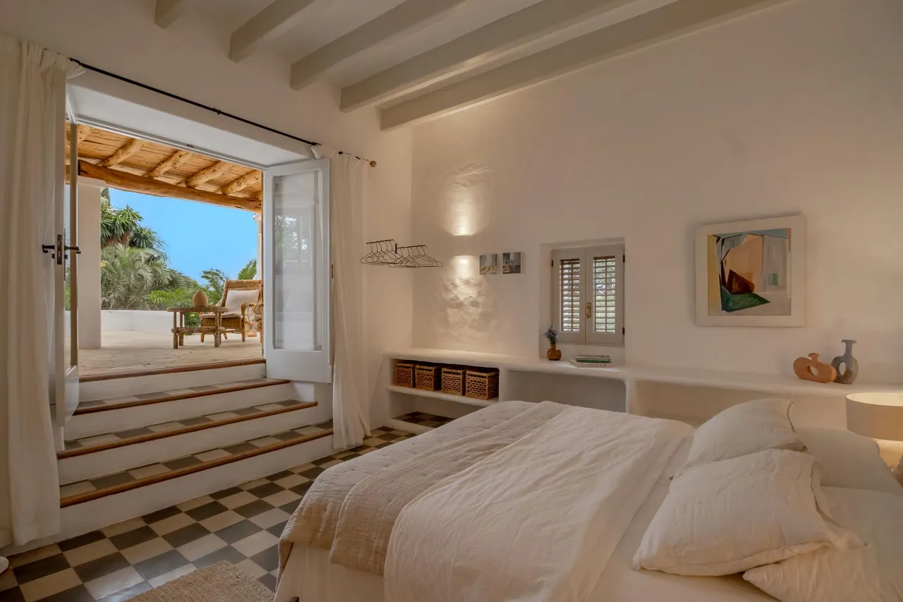 living - 878m² house / villa for sale in San Antonio - gallery - 4