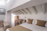 living - Piso de 35m² en alquiler en Sol, Madrid - gallery thumbnail - 4