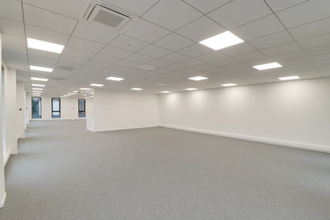 logistics - Light Industrial Premises / Offices For Rent - gallery - 8