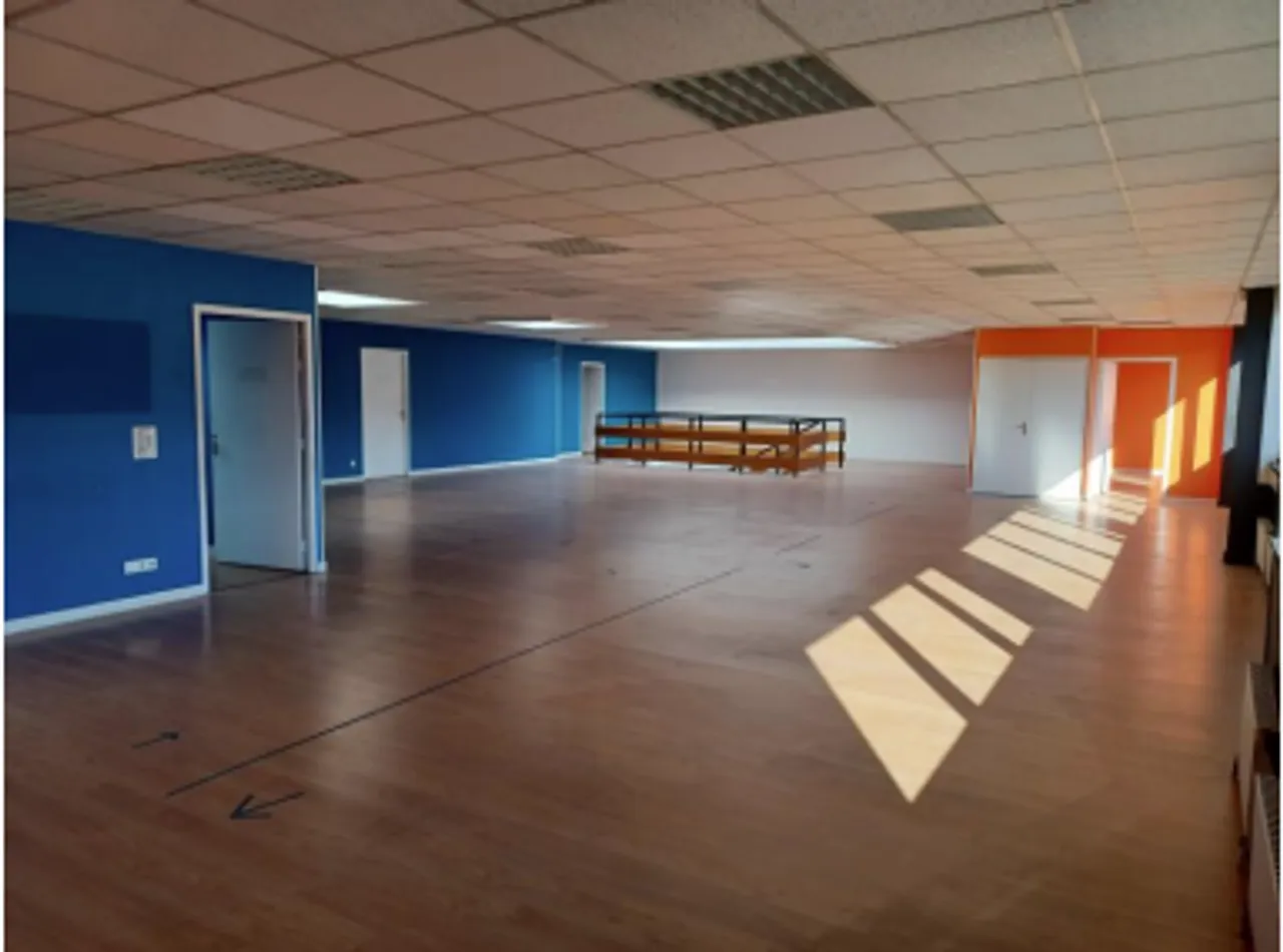 logistics - Light Industrial Premises / Offices For Rent - gallery - 4