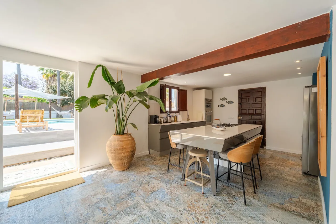 living - 307m² house / villa for rent in Bétera, Valencia - gallery - 5