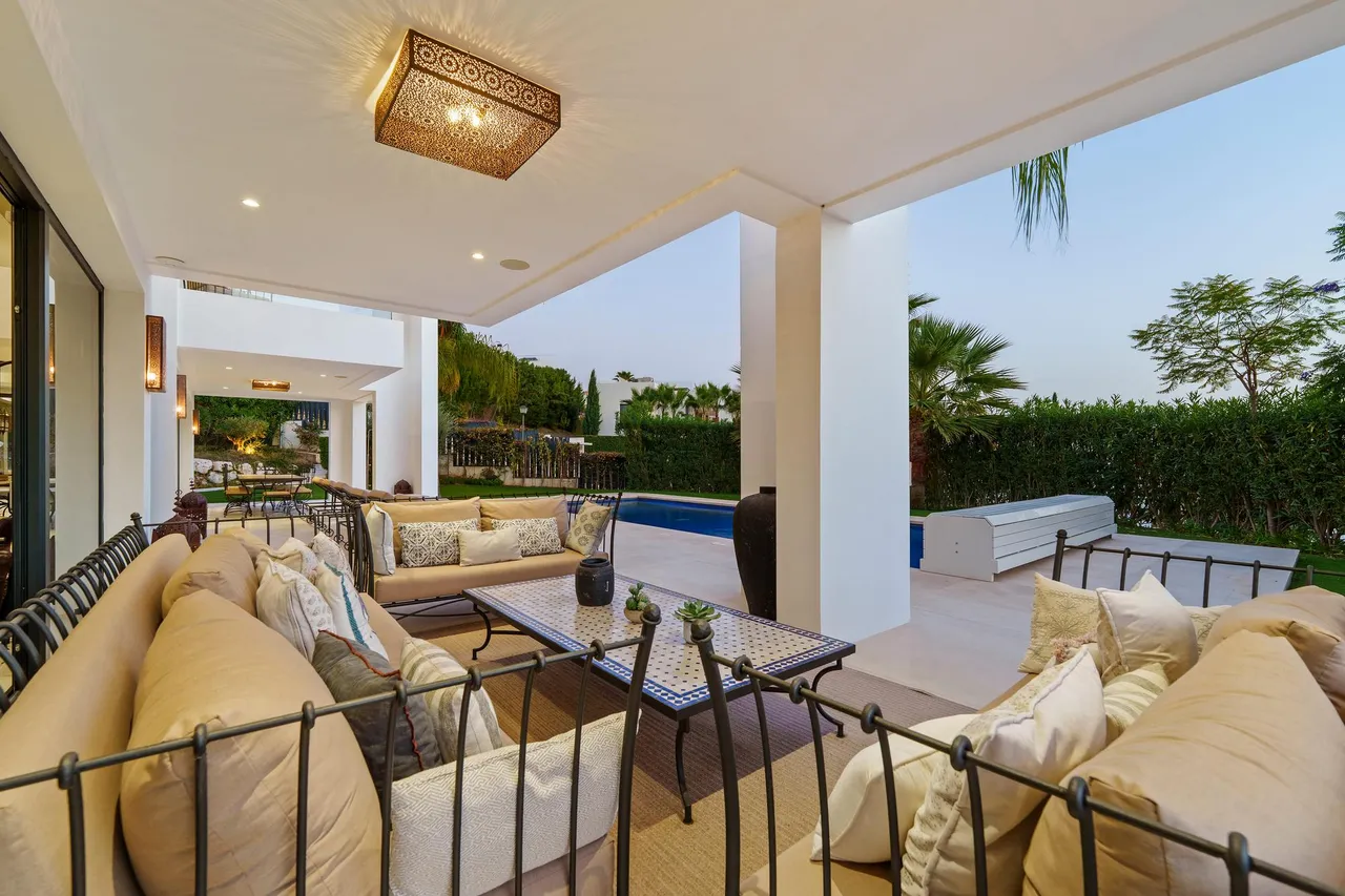 living - Casa / villa de 493m² con 204m² terraza en venta en Nueva Andalucía - gallery - 10
