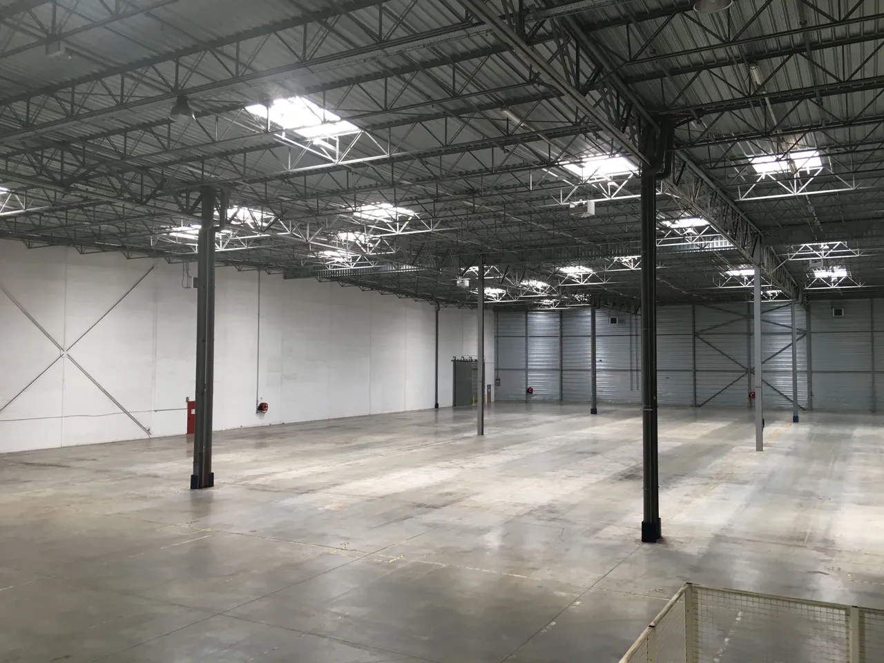 logistics - Logistics Warehouse For Rent - gallery - 3