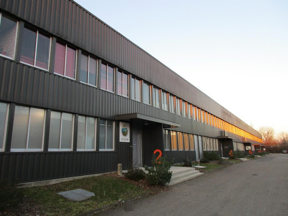 logistics - Activités / Bureaux À Louer - gallery thumbnail - 1
