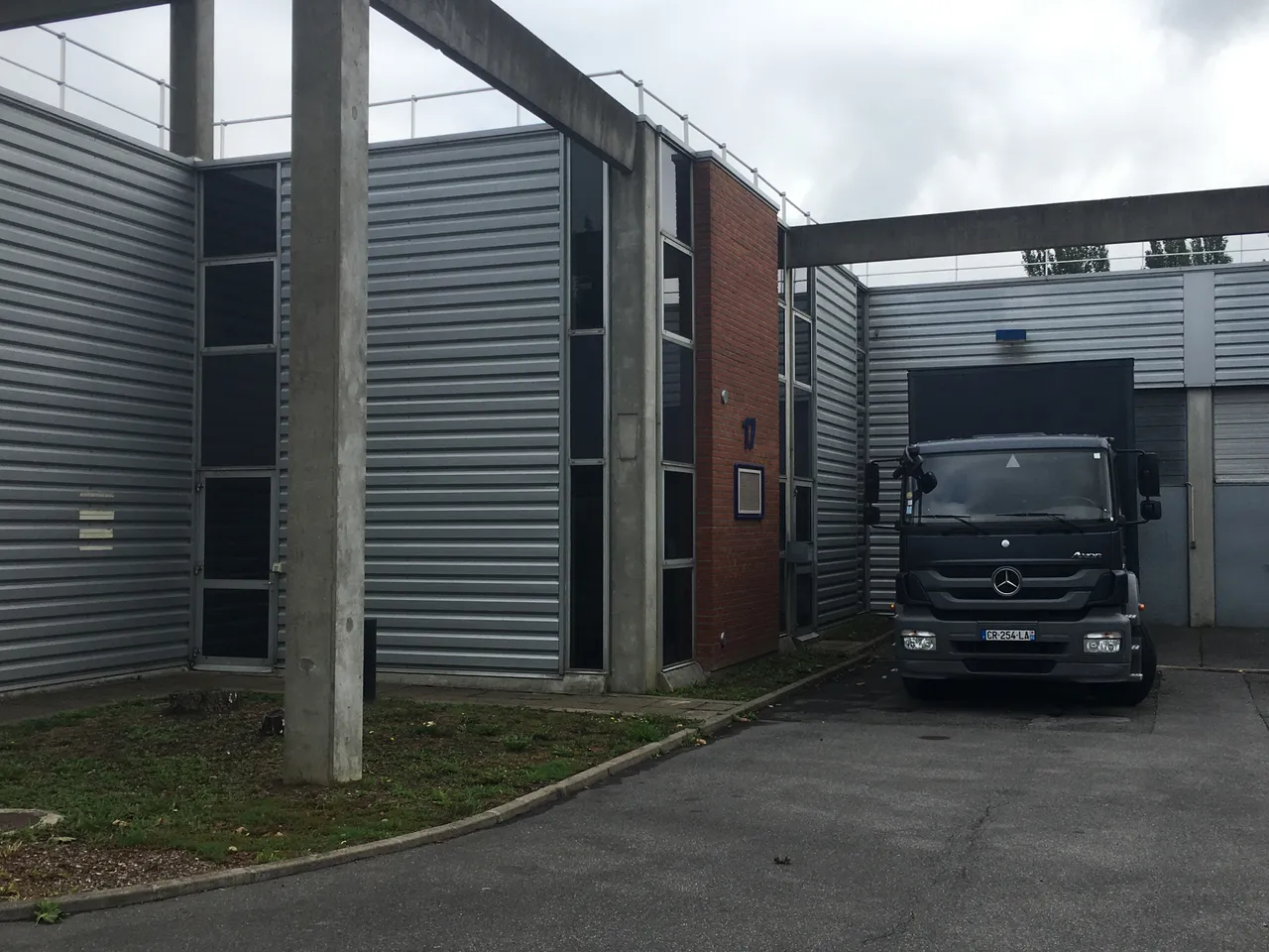 logistics - Activités / Bureaux À Louer - gallery - 3