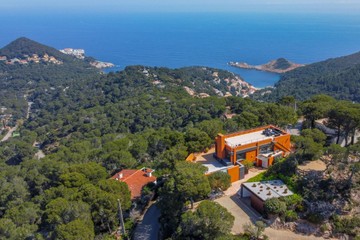 living - Casa / villa de 298m² en venta en Sa Tuna, Costa Brava - featured