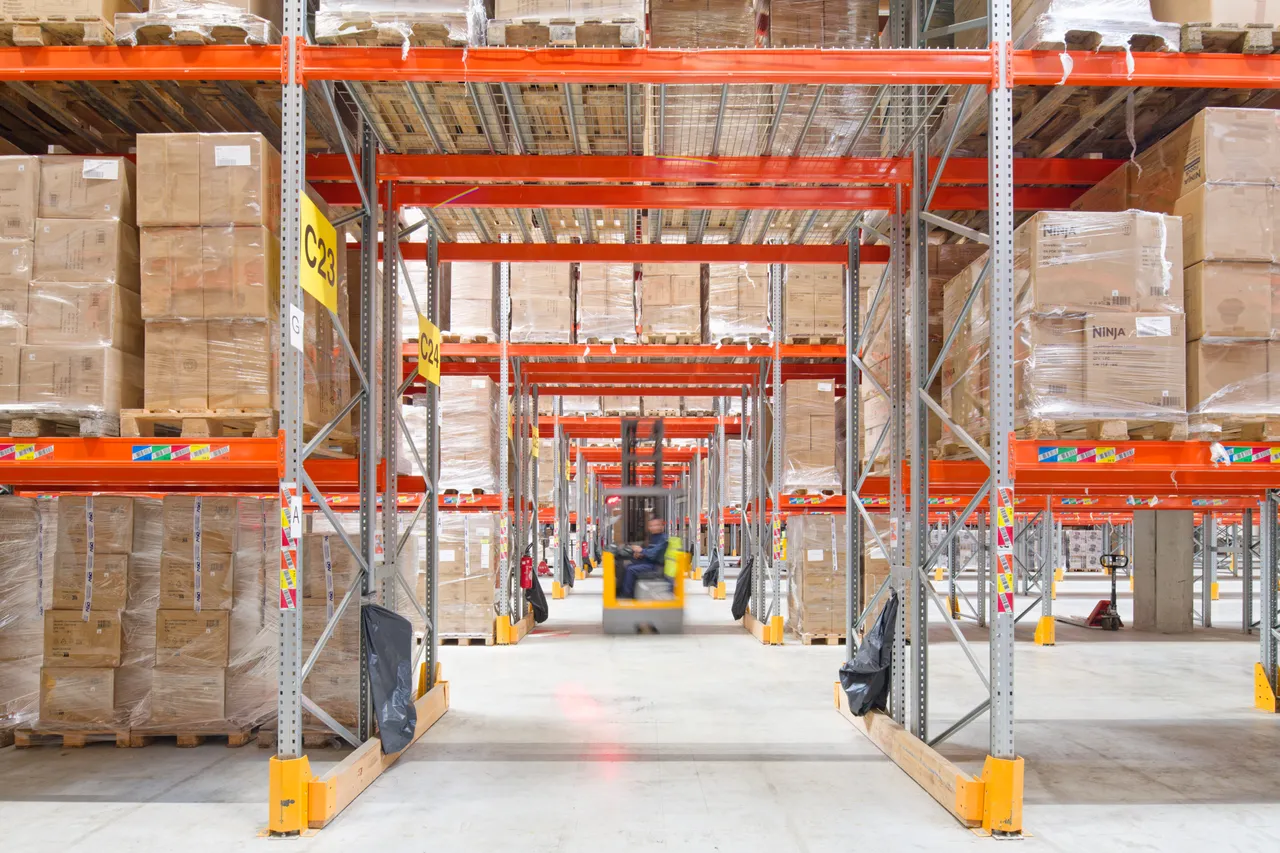 logistics - Logistics Warehouse For Rent - gallery - 6