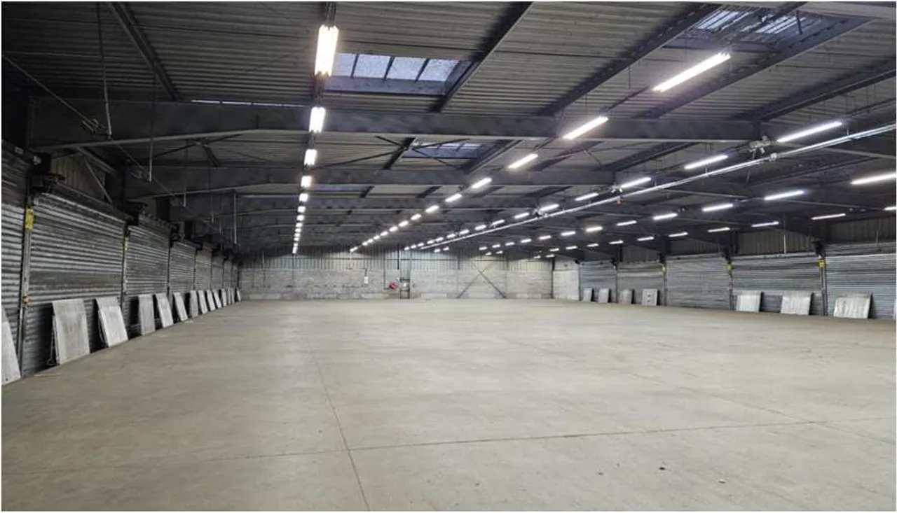 logistics - Messagerie À Louer - gallery - 2