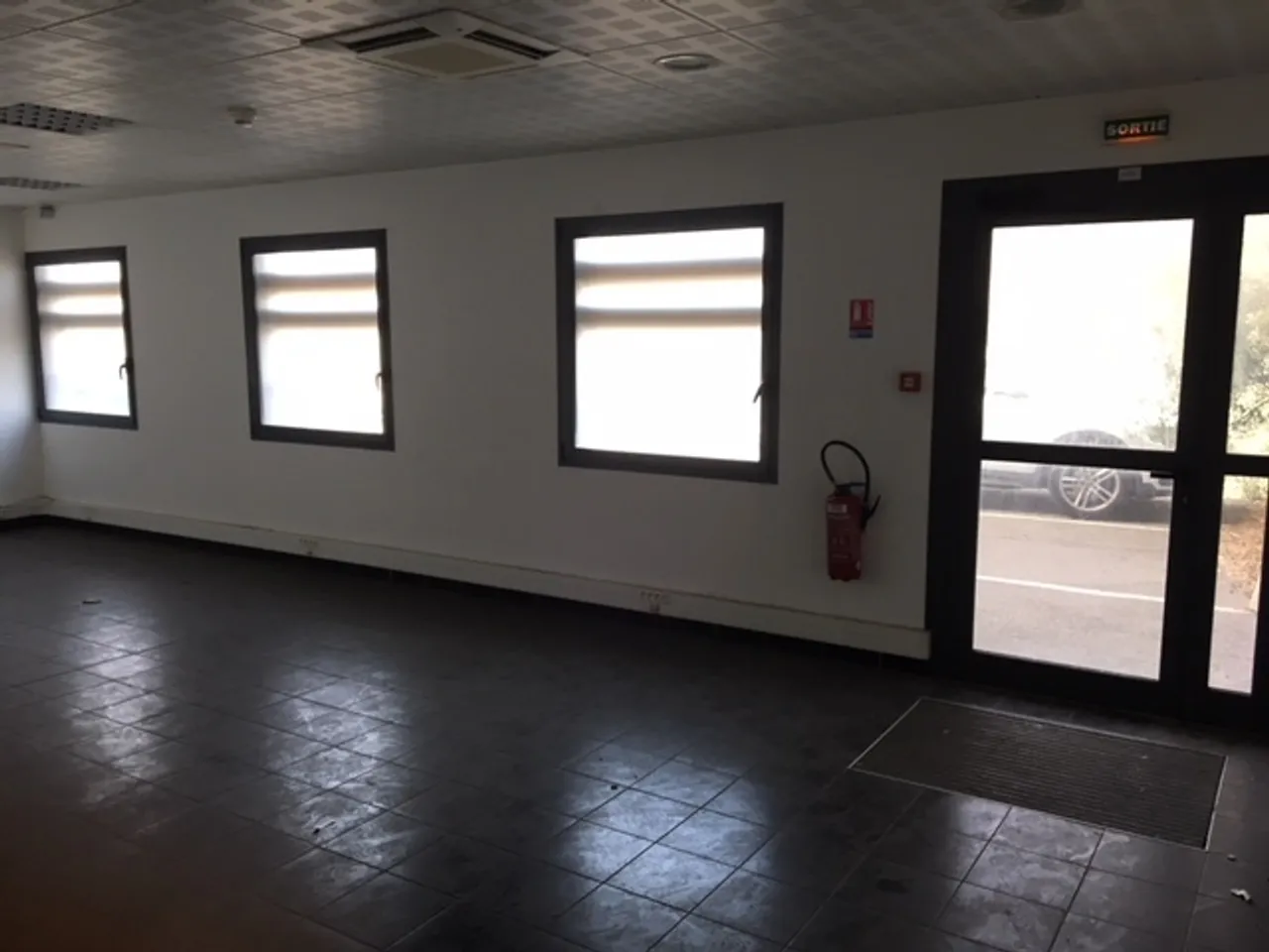 logistics - Logistics Warehouse For Rent - gallery - 6
