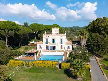 living - Casa / villa de 651m² en venta en Arenys de Mar, Barcelona - featured