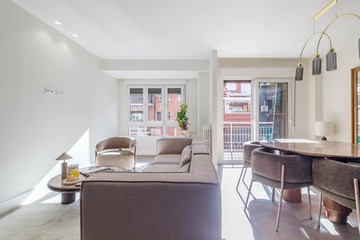 living - Piso de 110m² en venta en Ciudad Jardín, Madrid - featured