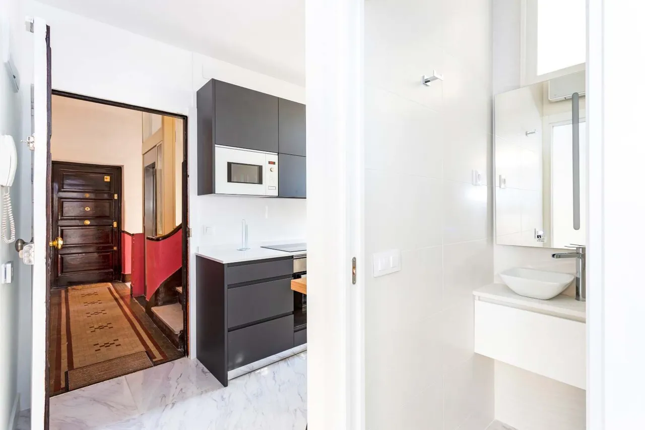 living - 68m² apartment for rent in Argüelles, Madrid - gallery - 3