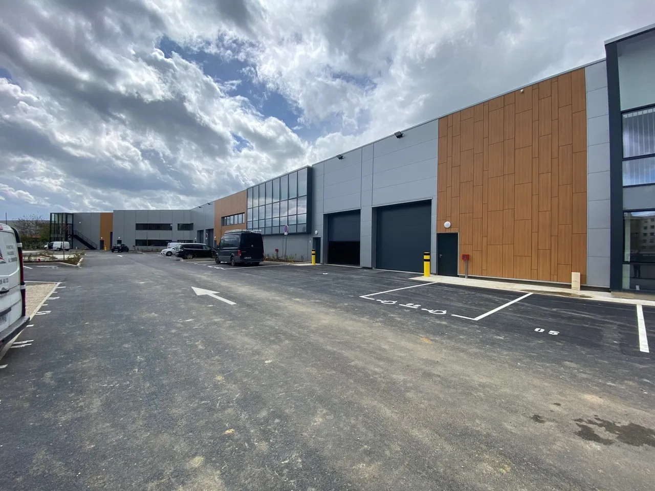 logistics - Activités / Bureaux À Louer - gallery - 2