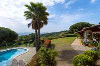 living - Casa / villa de 698m² en venta en Cabrera de Mar, Barcelona - gallery thumbnail - 3