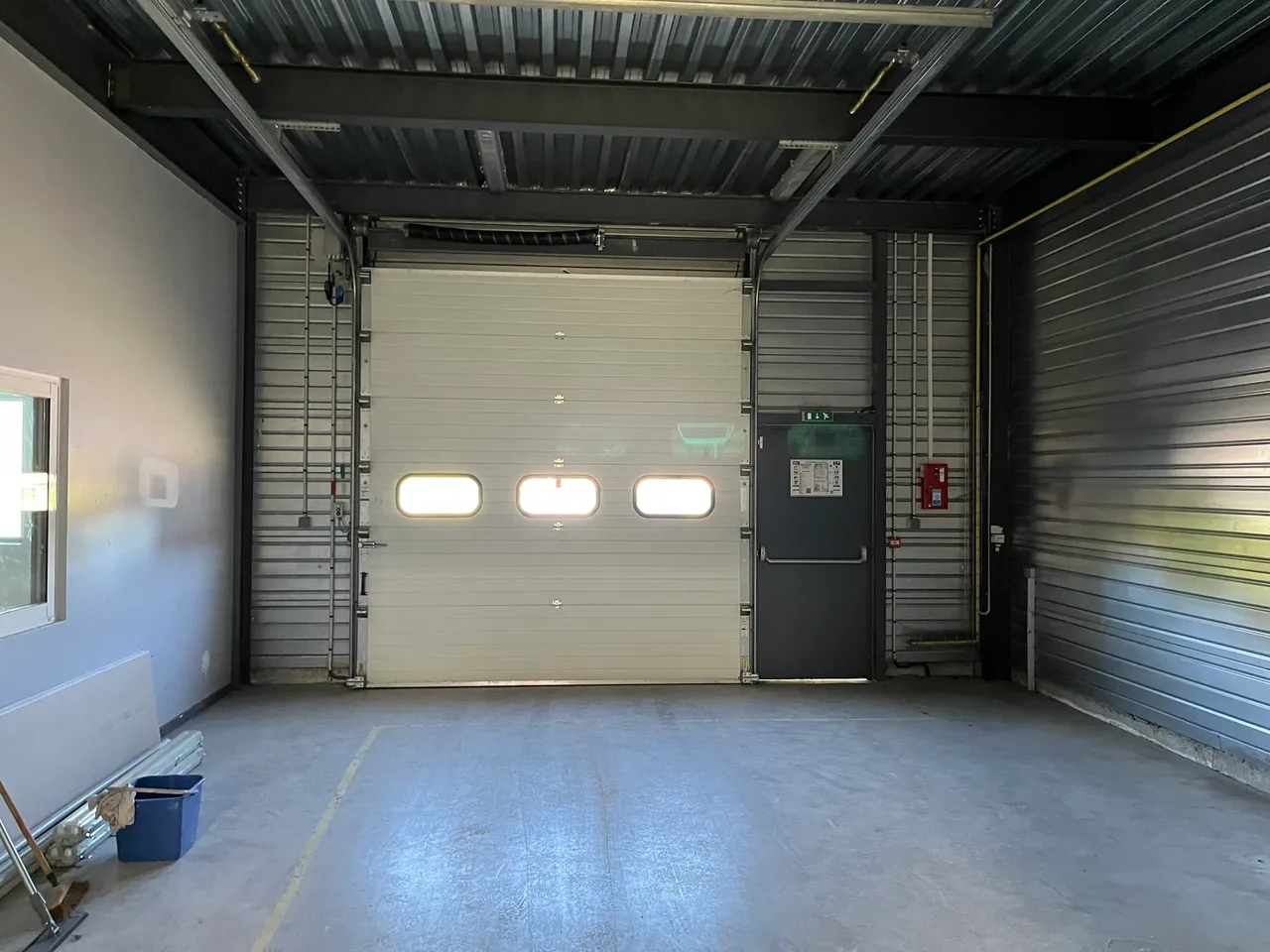 logistics - Local d’activités À Louer - gallery - 5