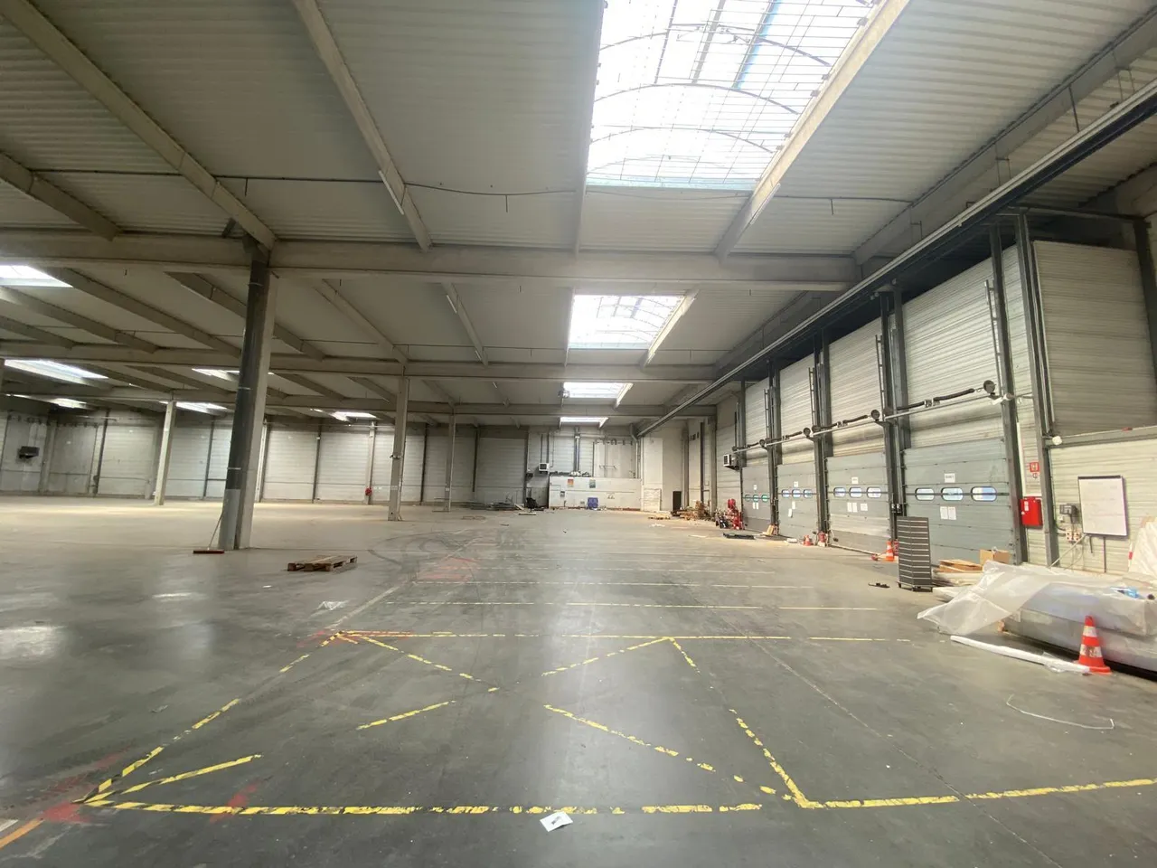 logistics - Warehouse / Offices For Rent - gallery - 2