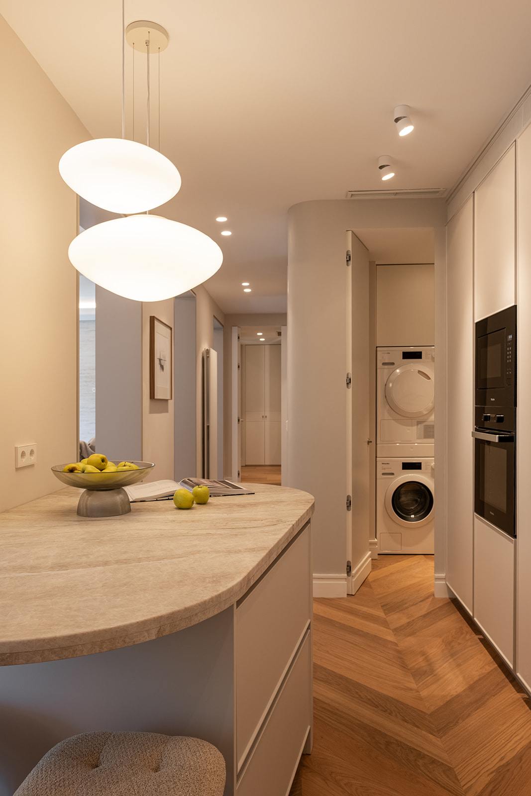 living - Piso de 234m² en venta en Almagro, Madrid - gallery thumbnail - 2