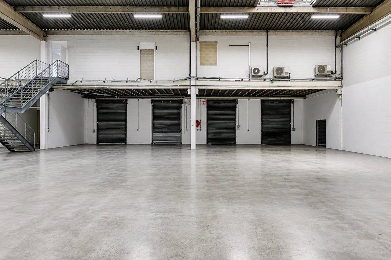 logistics - Entrepôt / Bureaux À Louer - gallery - 2