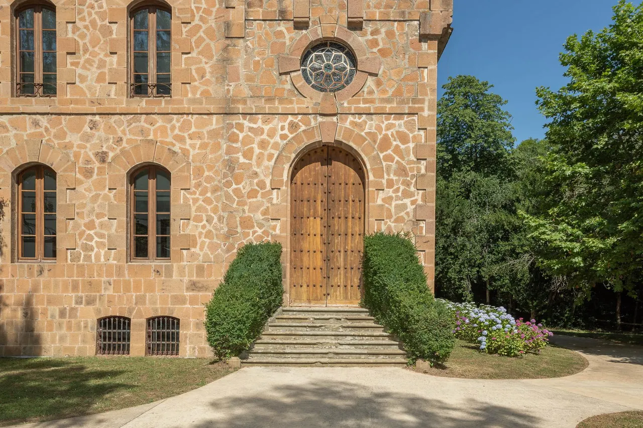 living - Castillo / palacio de 1,966m² en venta en La Selva, Girona - gallery - 9