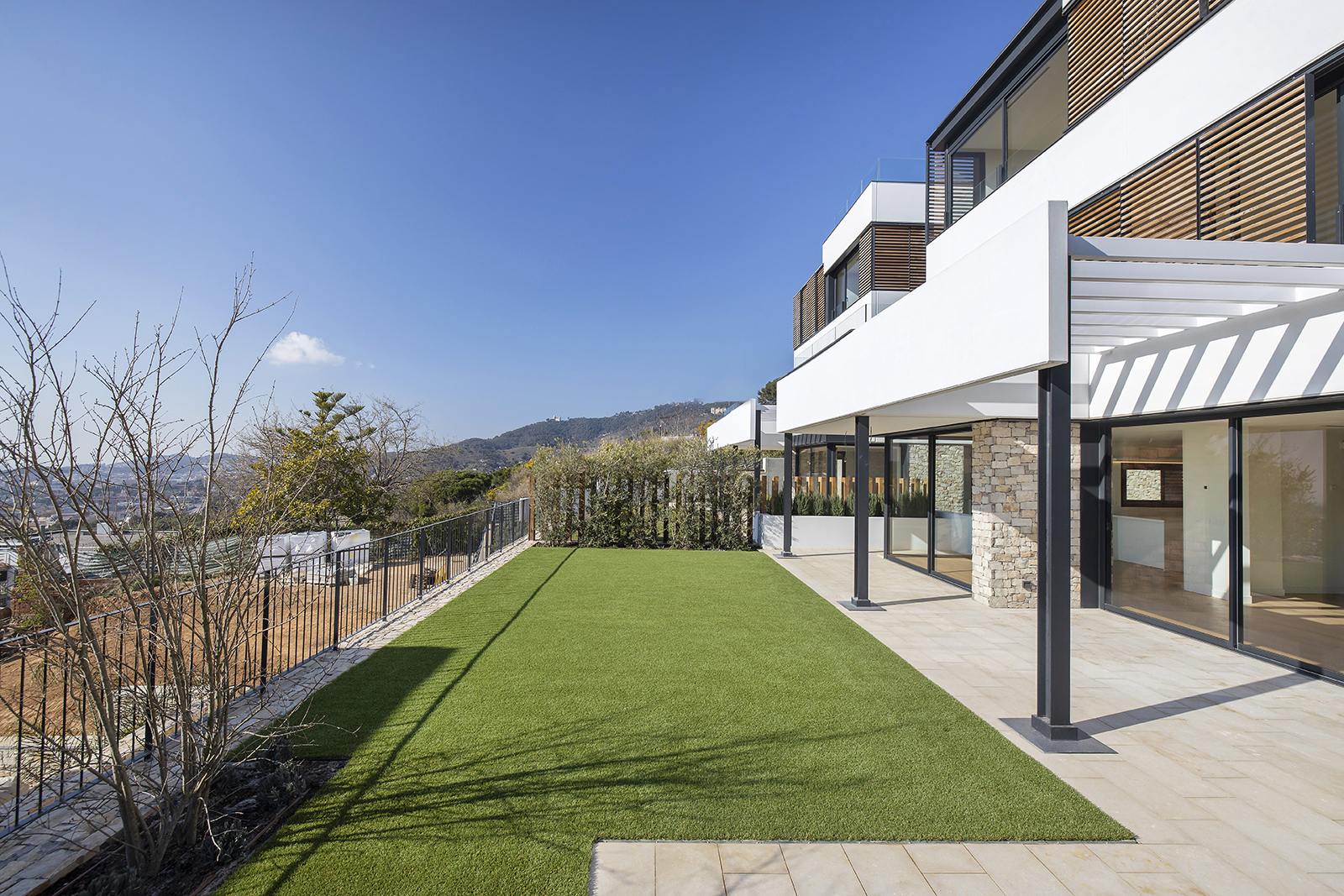 living - 569m² house / villa with 310m² garden for rent in Sarrià - gallery thumbnail - 3