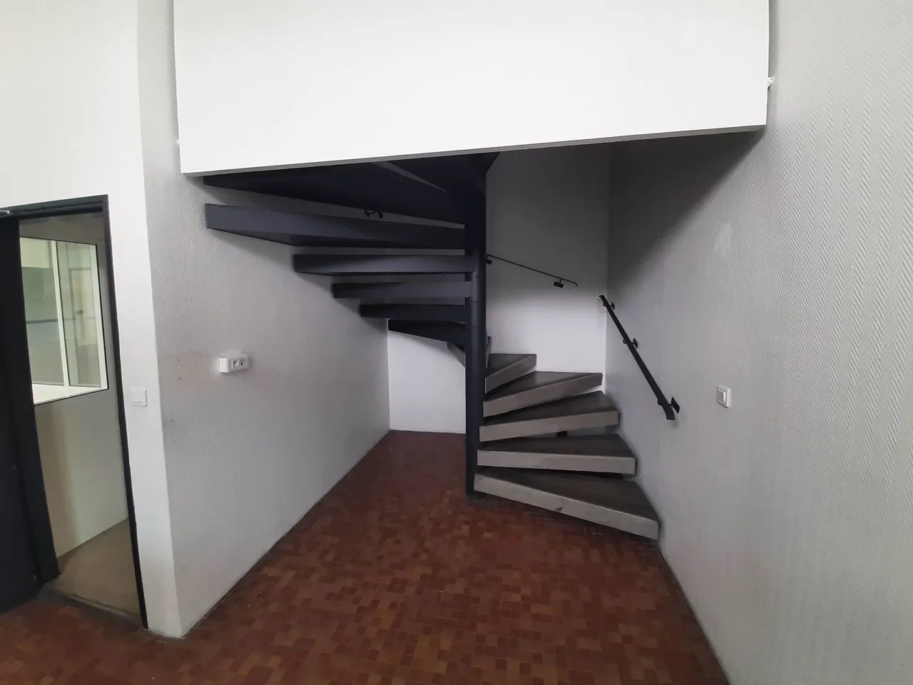 logistics - Light Industrial Premises / Offices For Rent - gallery - 9