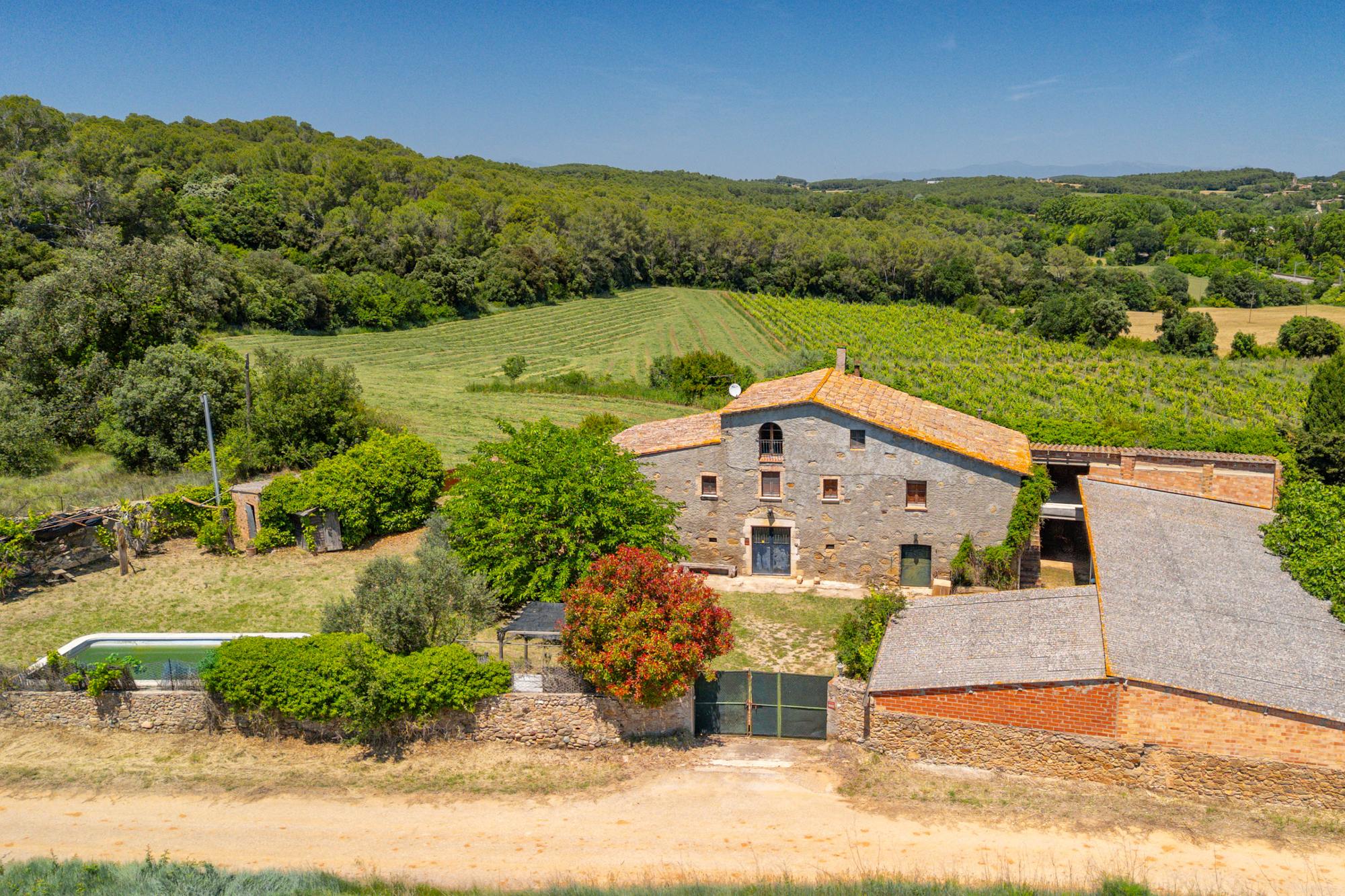 living - Casa rural de 480m² en venta en Baix Empordà, Girona - gallery thumbnail - 6