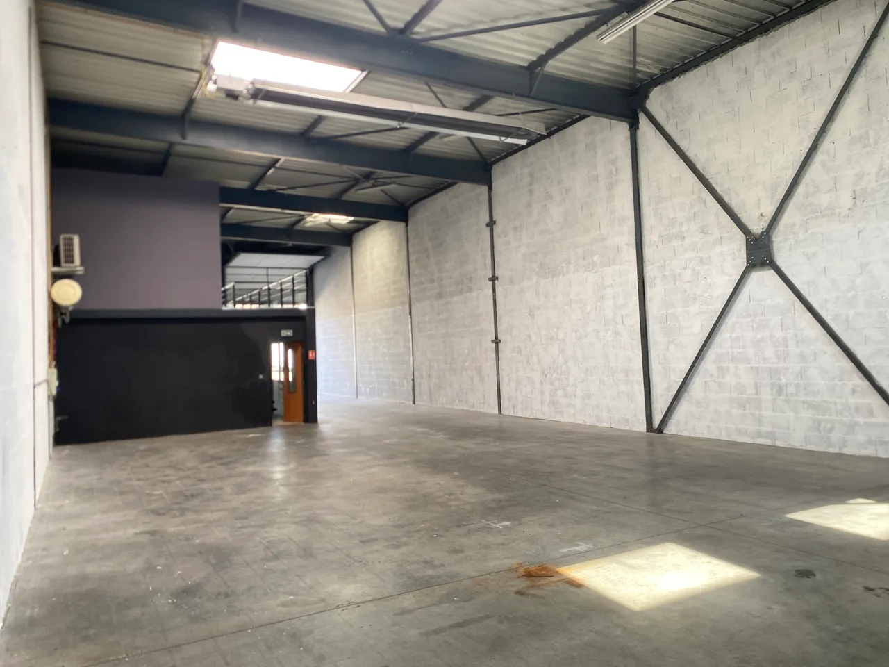 logistics - Activités / Bureaux À Louer - gallery - 10