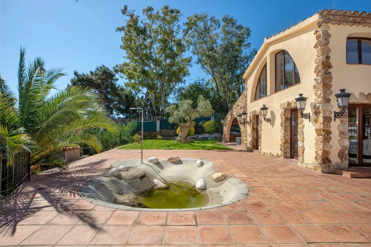 living - 408m² house / villa for sale in Blanes, Costa Brava - gallery - 9