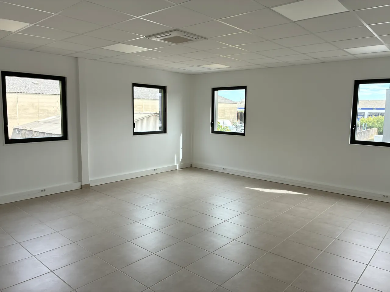 logistics - Activités / Bureaux À Louer - gallery - 10