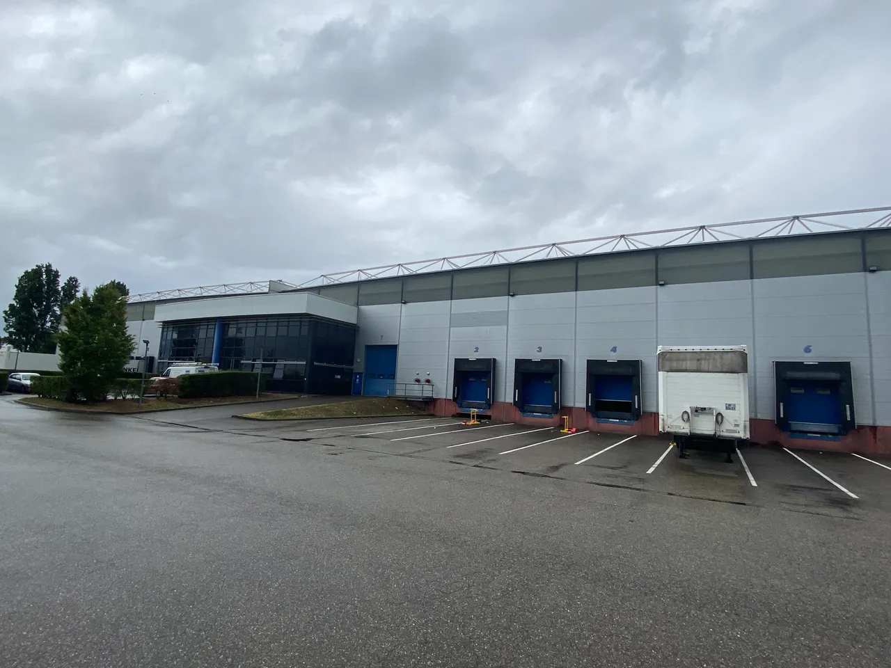 logistics - Logistics Warehouse For Rent - gallery - 3