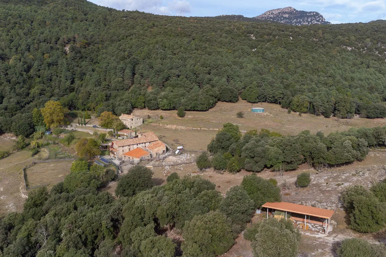living - Casa rural de 1,540m² en venta en La Garrotxa, Girona - gallery - 9