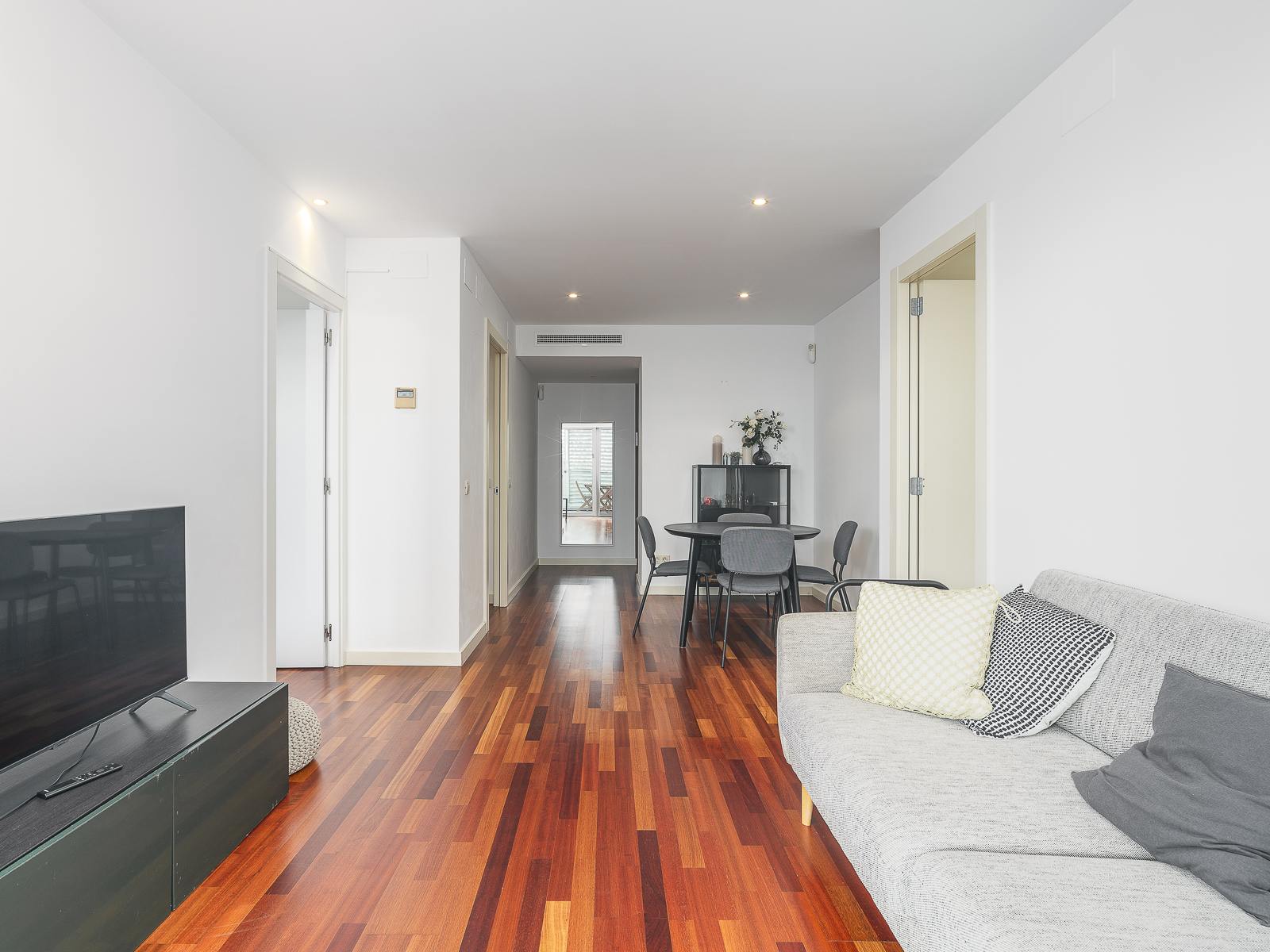 living - Piso de 84m² con 31m² terraza en venta en Diagonal Mar - gallery - 8