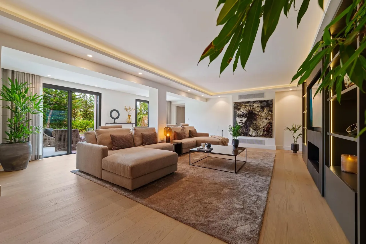 living - Casa / villa de 648m² con 300m² terraza en venta en Nueva Andalucía - gallery - 10