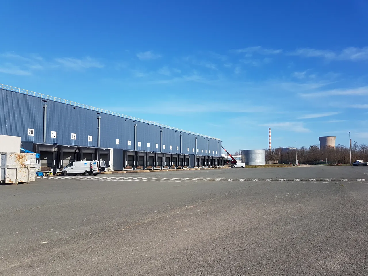 logistics - Logistics Warehouse For Rent - gallery - 3