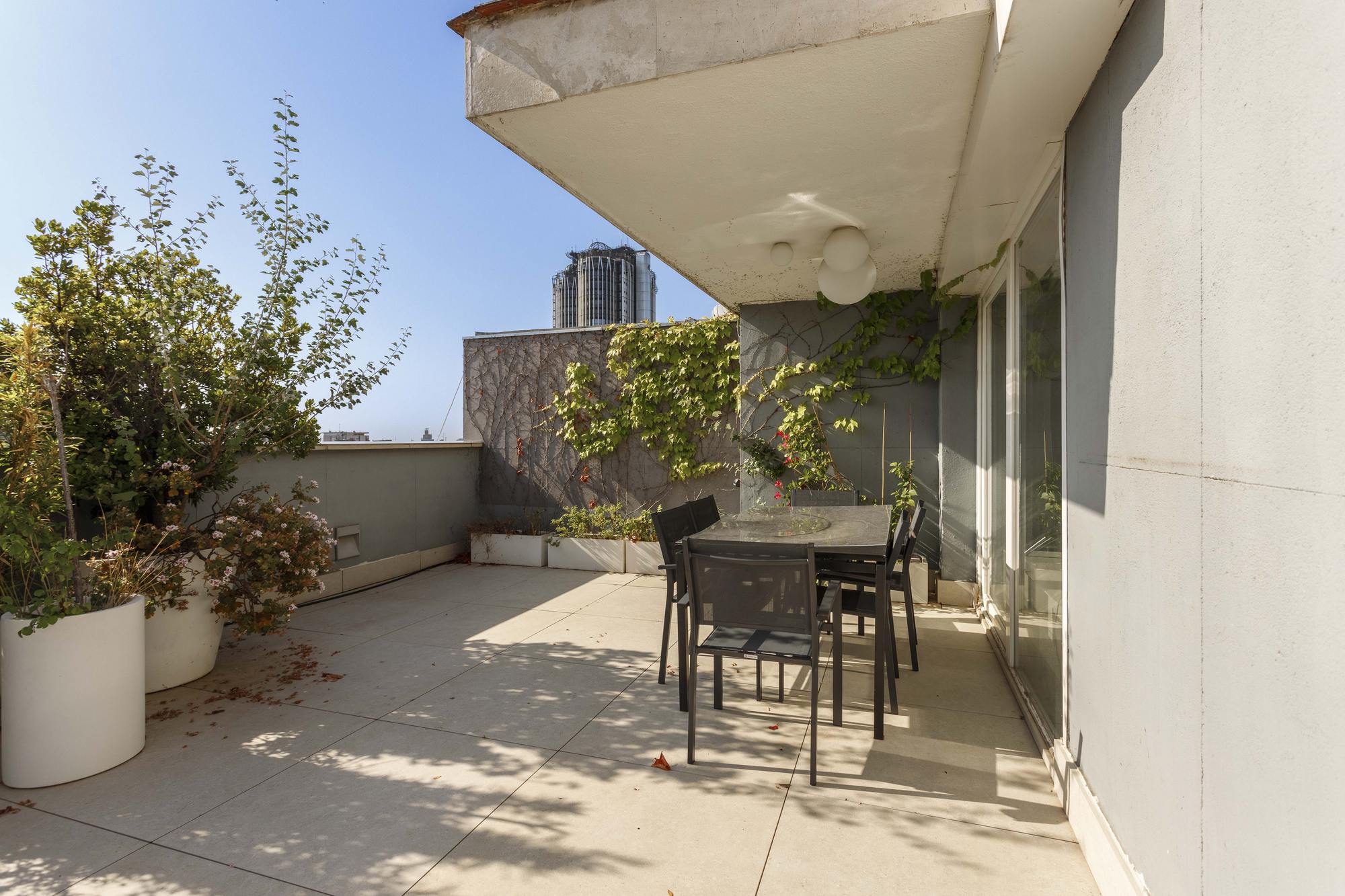 living - Ático de 250m² con 24m² terraza en alquiler en Cuatro Caminos - gallery thumbnail - 4