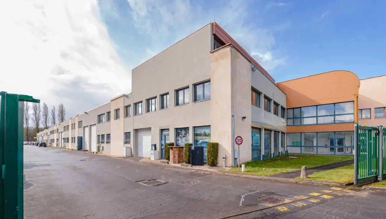 logistics - Light Industrial Premises / Offices For Rent - gallery - 2