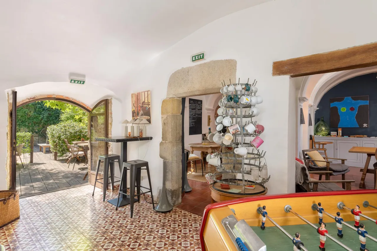 living - 795m² house / villa for sale in El Gironés, Girona - gallery - 10