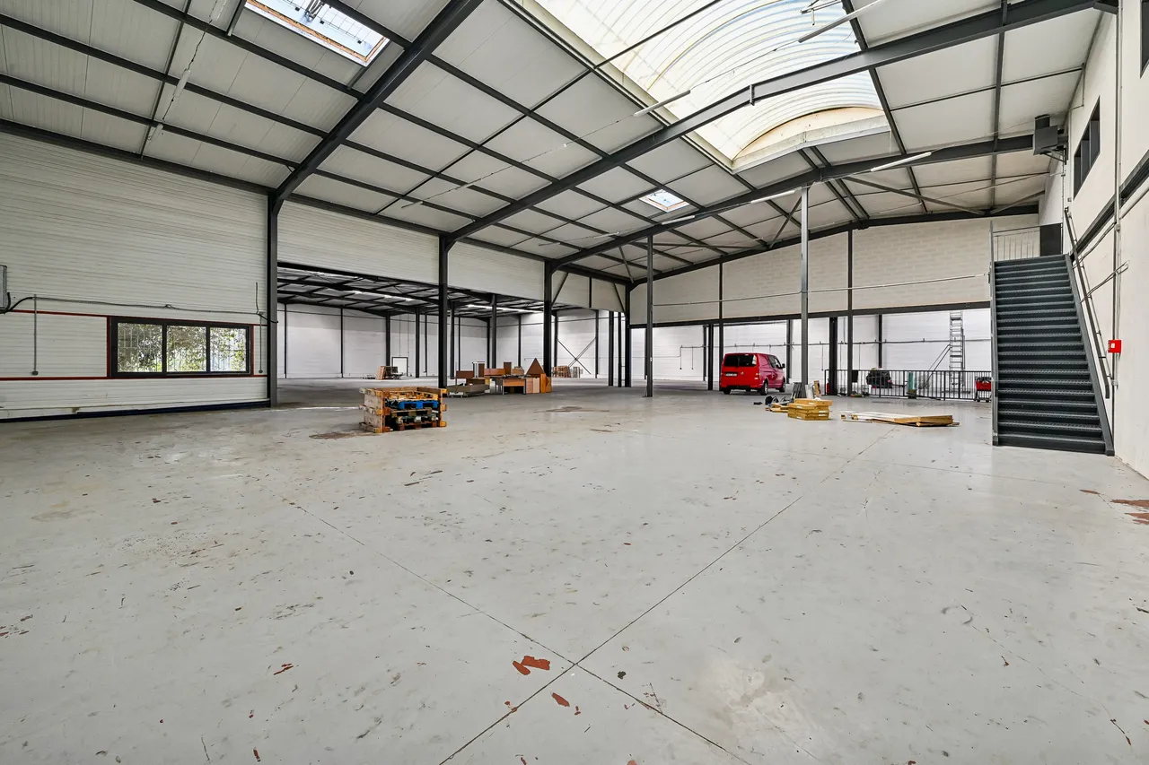 logistics - Light Industrial Premises / Offices For Rent - gallery - 9