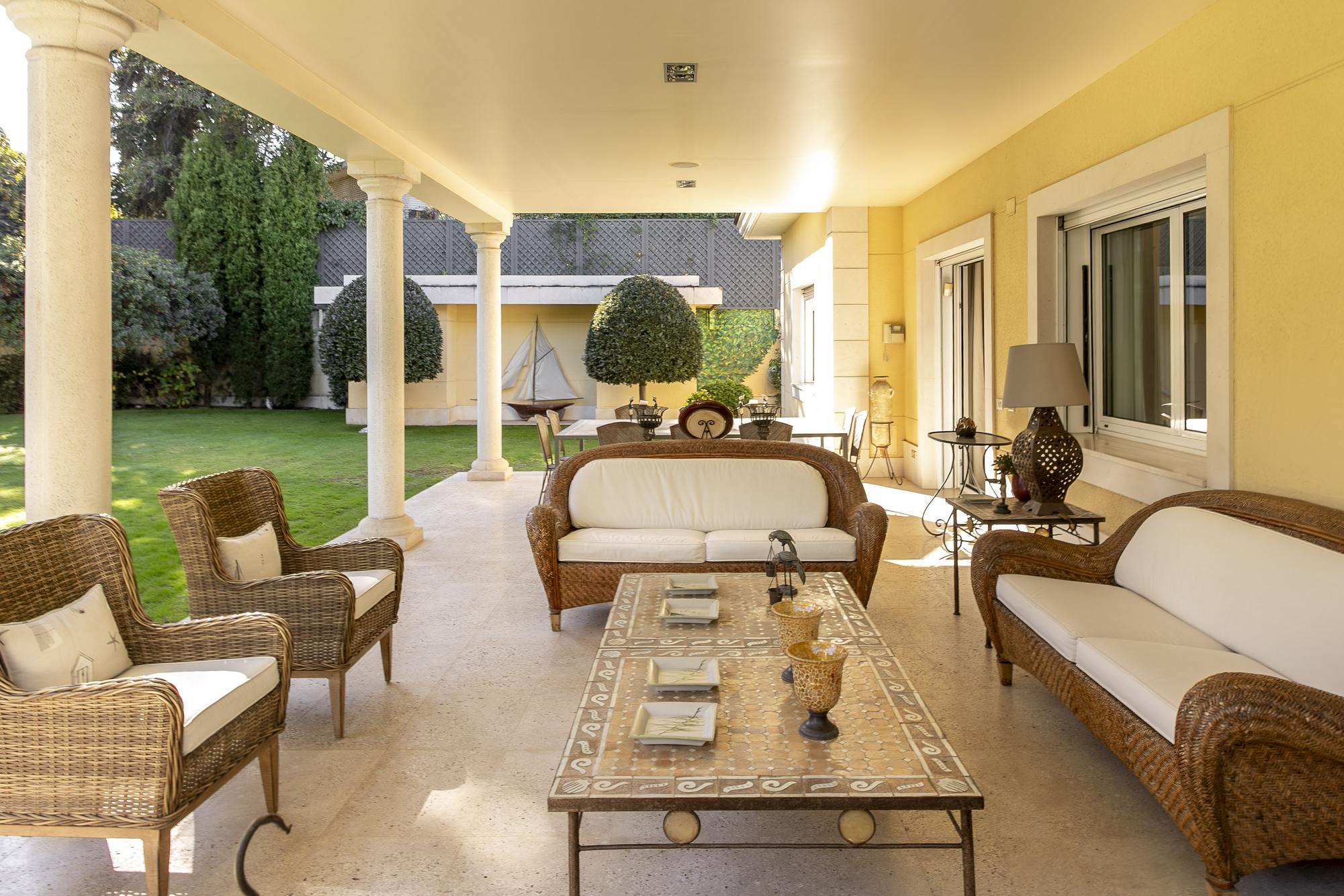 living - 894m² house / villa for sale in Conde de Orgaz and Piovera - gallery - 3