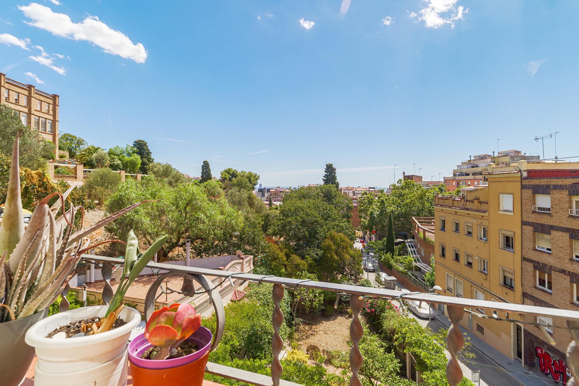 living - 62m² apartment for sale in Gràcia, Barcelona - gallery thumbnail - 1